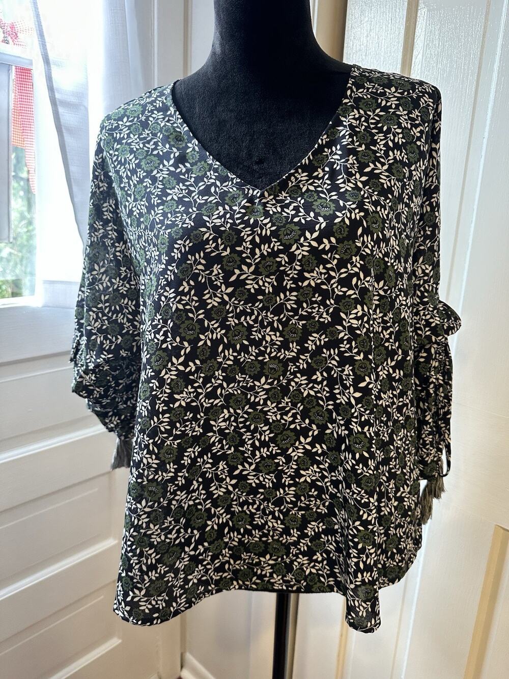 Mystree Blouse 3/4 Ruched Sleeves Tassels Size Small Blue Green Floral Boho Top